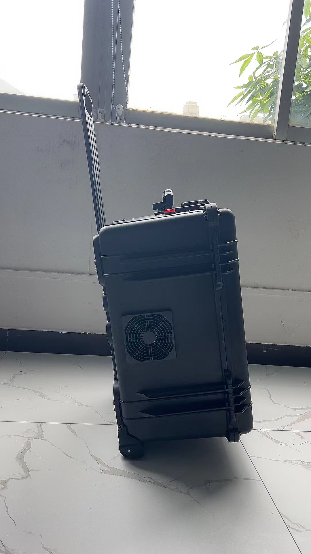洛龙手拉箱型移动通信干扰器